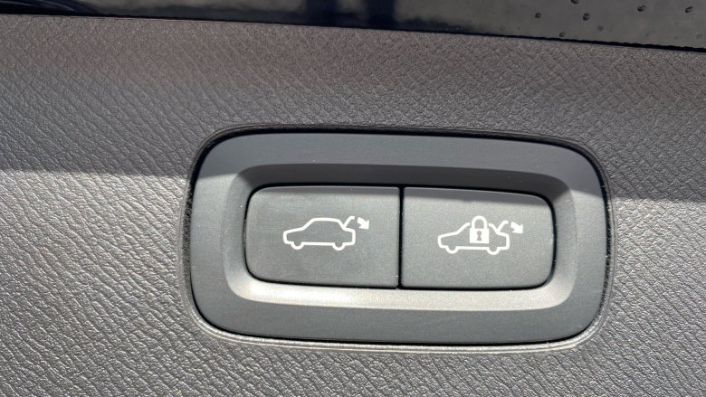 Volvo XC90 2.0 B5D [235] Plus Dark 5dr AWD Geartronic Diesel Estate